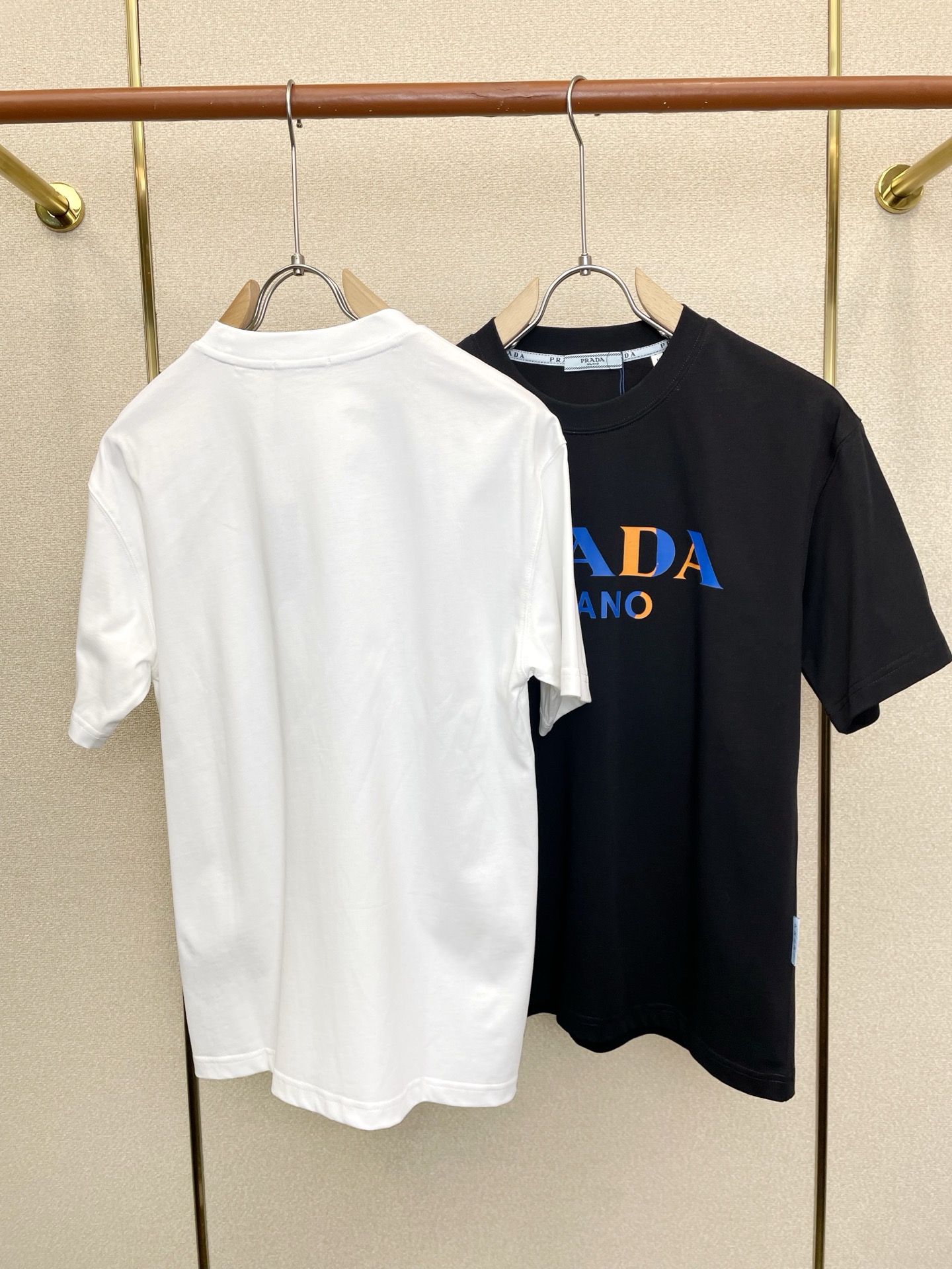 Prada普拉达💥独家专供新款原单男士休闲短袖 高端定制 高端版本 时尚百搭爆款⚠️⚠️✨✨进口面料 手感超柔软细腻  