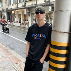 Prada普拉达💥独家专供新款原单男士休闲短袖 高端定制 高端版本 时尚百搭爆款⚠️⚠️✨✨进口面料 手感超柔软细腻 Prada普拉达💥独家专供新款原单男士休闲短袖 高端定制 高端版本 时尚百搭爆款⚠️⚠️✨✨进口面料 手感超柔软细腻