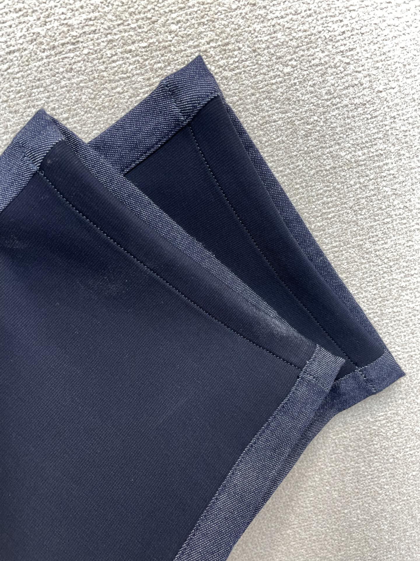 LOEWE罗意威💥独家专供新款 休闲裤松紧牛仔裤 高端版本！专柜定制面料 透气舒适度高，细节无可挑剔，品牌元素设计理念，