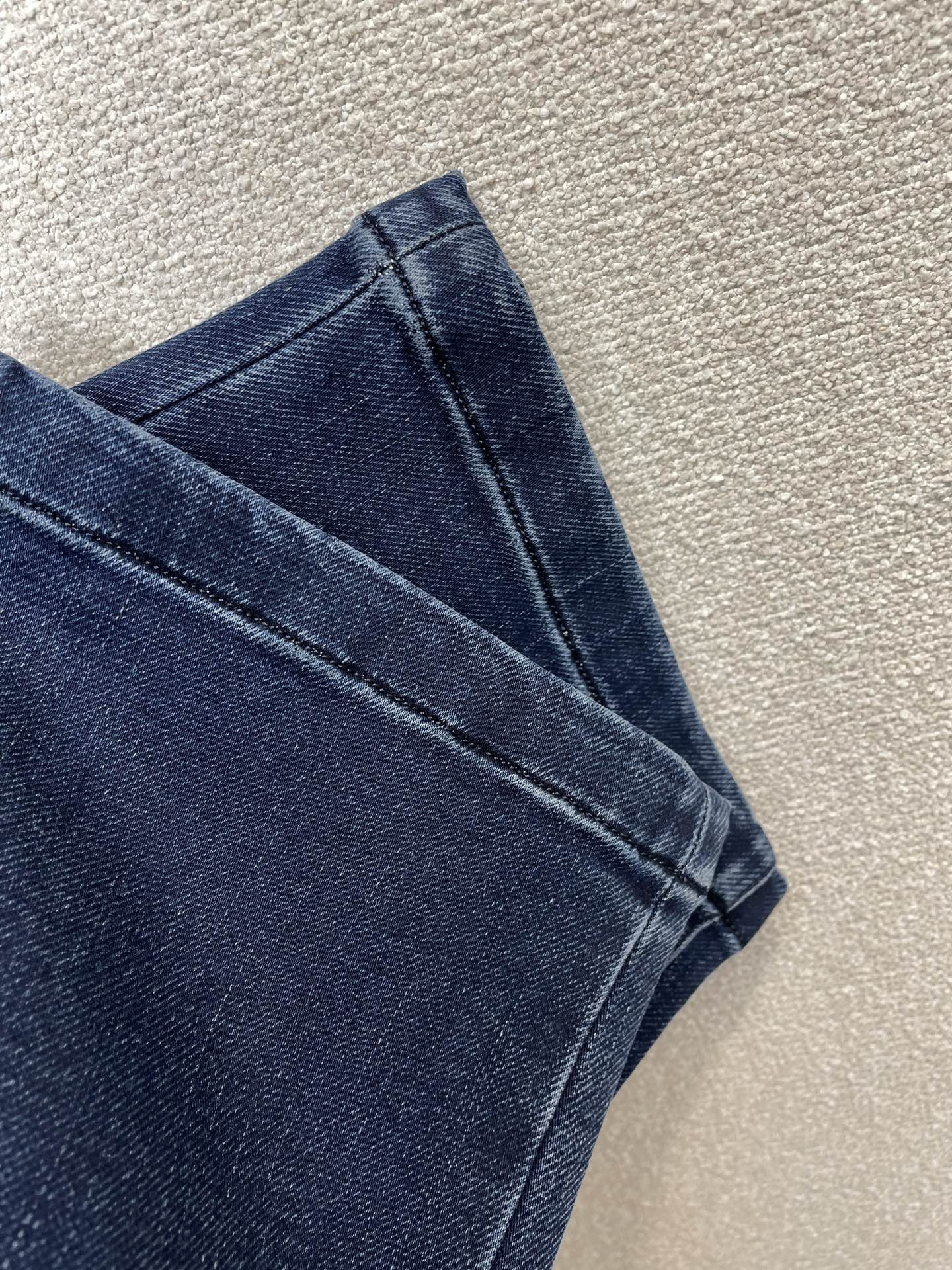 Burberry巴宝莉💥独家专供新款休闲秋冬牛仔裤👖高端版本！专柜定制面料 透气舒适度高，细节无可挑剔，品牌元素设计理念