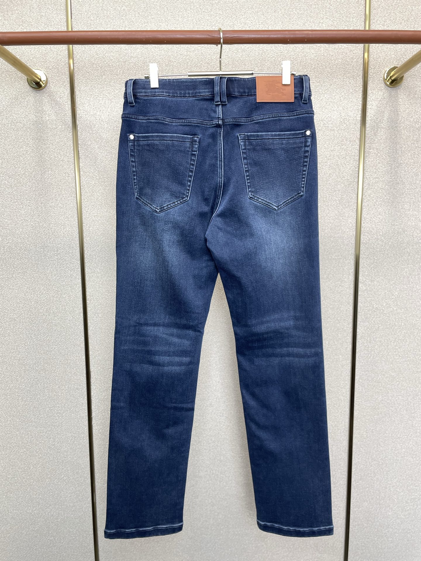 Burberry巴宝莉💥独家专供新款休闲秋冬牛仔裤👖高端版本！专柜定制面料 透气舒适度高，细节无可挑剔，品牌元素设计理念