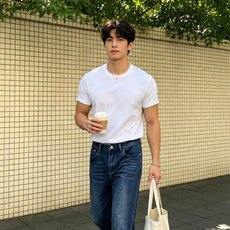 Burberry巴宝莉💥独家专供新款休闲秋冬牛仔裤👖高端版本!专柜定制面料 透气舒适度高,细节无可挑剔,品牌元素设计理念 Burberry巴宝莉💥独家专供新款休闲秋冬牛仔裤👖高端版本!专柜定制面料 透气舒适度高,细节无可挑剔,品牌元素设计理念