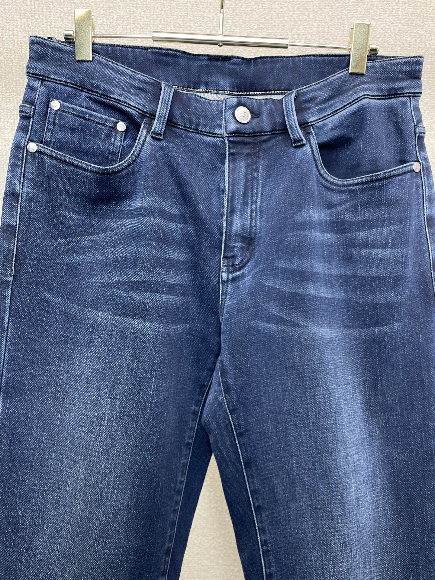 Burberry巴宝莉💥独家专供新款休闲秋冬牛仔裤👖高端版本！专柜定制面料 透气舒适度高，细节无可挑剔，品牌元素设计理念