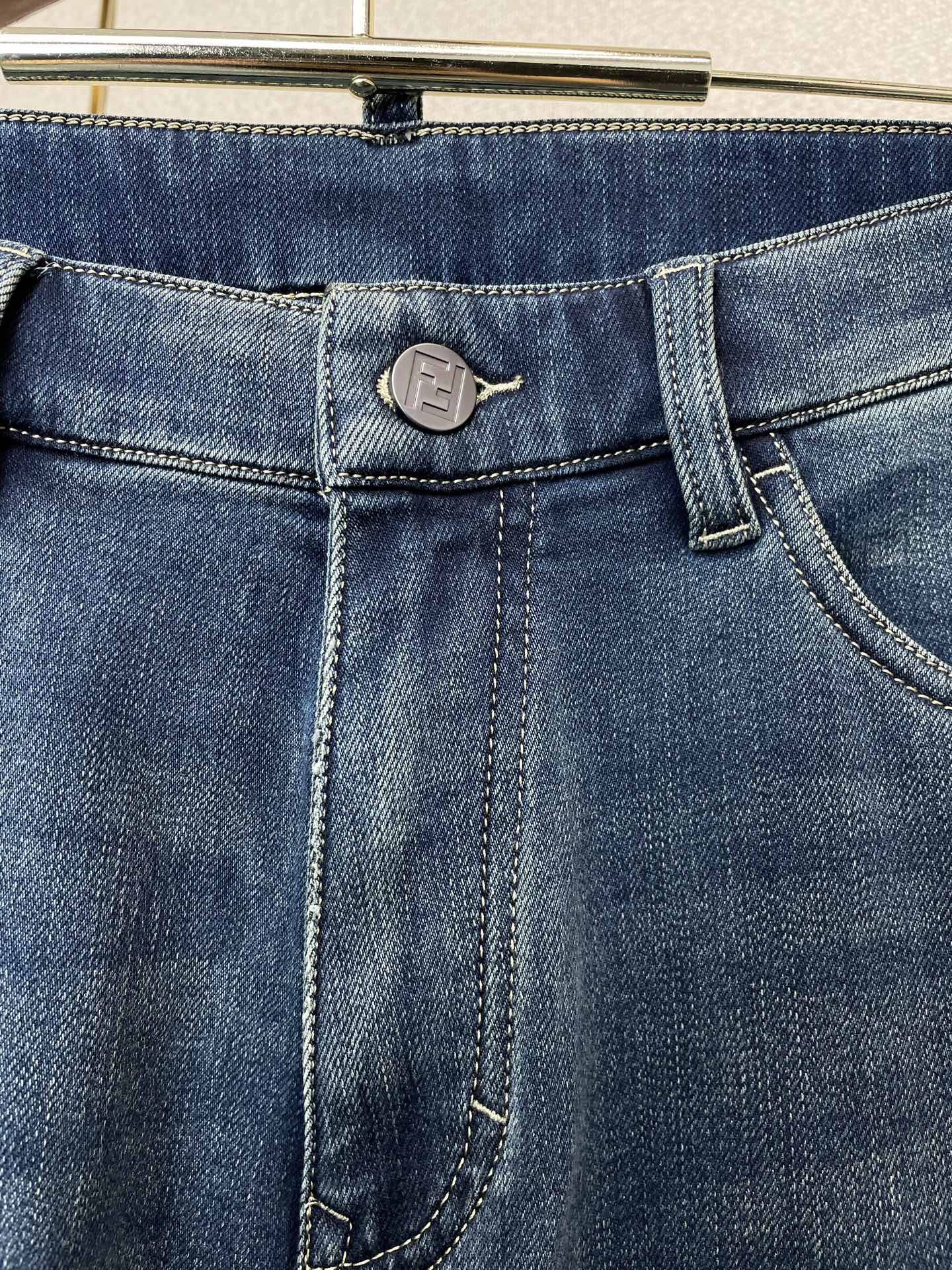 FENDI芬迪💥独家专供新款休闲秋冬牛仔裤👖高端版本！专柜定制面料 透气舒适度高，细节无可挑剔，品牌元素设计理念，体现高