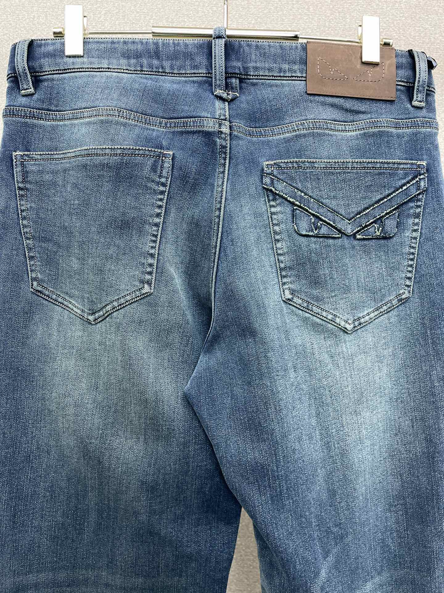 FENDI芬迪💥独家专供新款休闲秋冬牛仔裤👖高端版本！专柜定制面料 透气舒适度高，细节无可挑剔，品牌元素设计理念，体现高