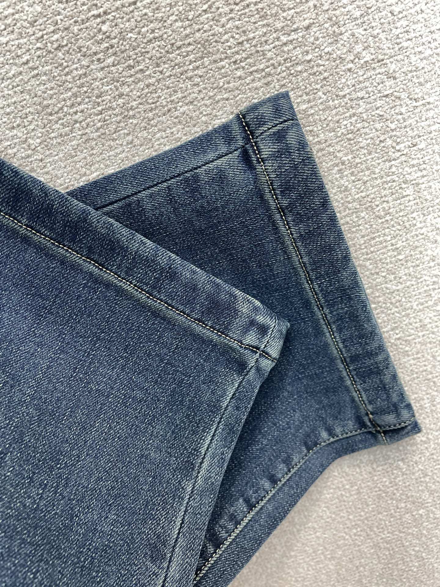 FENDI芬迪💥独家专供新款休闲秋冬牛仔裤👖高端版本！专柜定制面料 透气舒适度高，细节无可挑剔，品牌元素设计理念，体现高