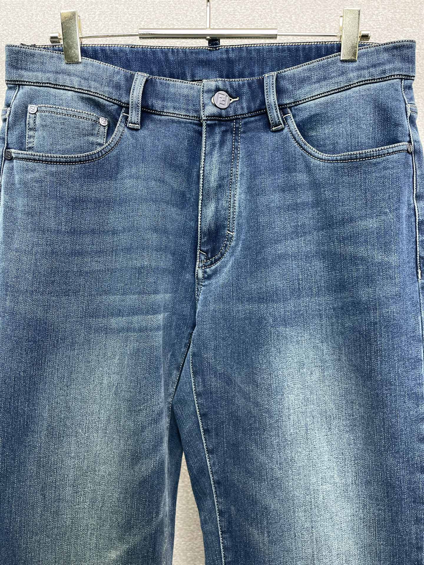 FENDI芬迪💥独家专供新款休闲秋冬牛仔裤👖高端版本！专柜定制面料 透气舒适度高，细节无可挑剔，品牌元素设计理念，体现高