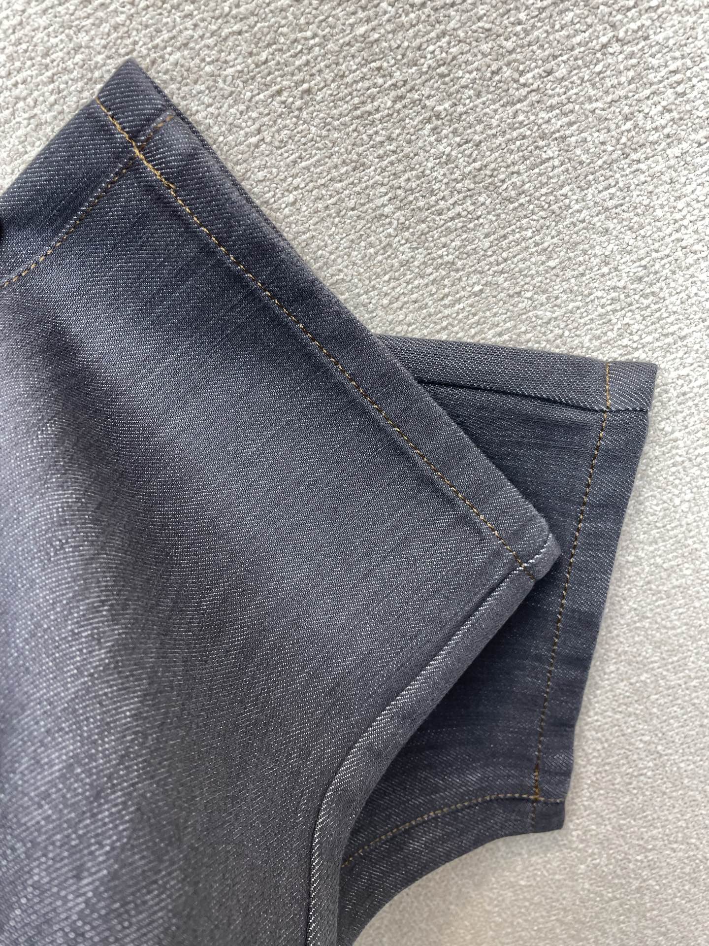 BERLUTI布鲁提💥独家专供新款👖休闲牛仔裤 高端版本！专柜定制面料 透气舒适度高，细节无可挑剔，品牌元素设计理念，体