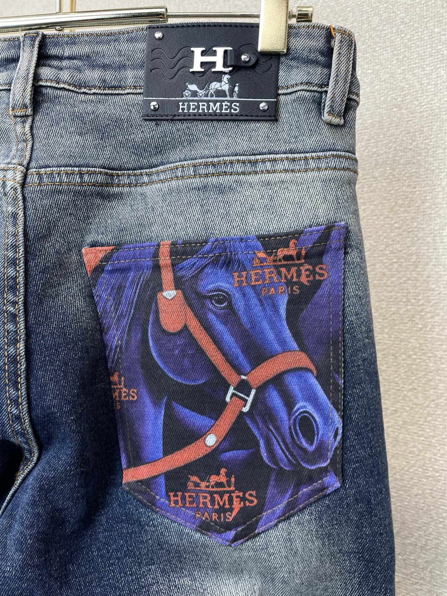 Hermès爱马仕💥独家专供新款休闲牛仔裤 高端版本！专柜定制面料 透气舒适度高，细节无可挑剔，品牌元素设计理念，体现高