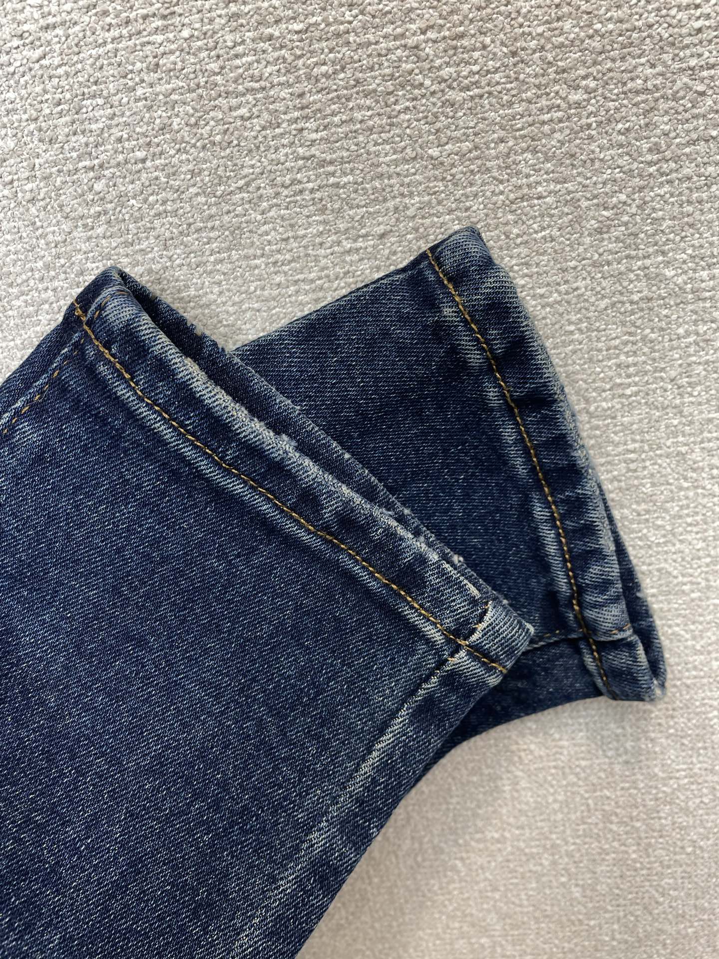 Hermès爱马仕💥独家专供新款休闲牛仔裤 高端版本！专柜定制面料 透气舒适度高，细节无可挑剔，品牌元素设计理念，体现高