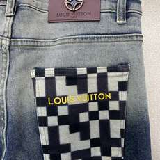 Louis Vuitton路易威登💥独家专供新款休闲牛仔裤 高端版本!专柜定制面料 透气舒适度高,细节无可挑剔,品牌元素 Louis Vuitton路易威登💥独家专供新款休闲牛仔裤 高端版本!专柜定制面料 透气舒适度高,细节无可挑剔,品牌元素