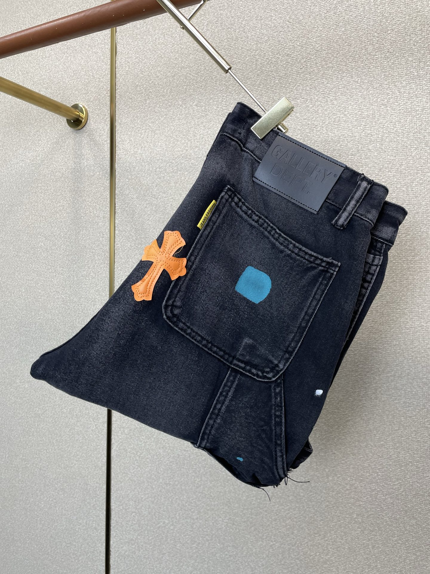 Chrome hearts克罗心💥独家专供新款休闲牛仔裤 高端版本!专柜定制面料 透气舒适度高,细节无可挑剔,品牌元素设 Chrome hearts克罗心💥独家专供新款休闲牛仔裤 高端版本!专柜定制面料 透气舒适度高,细节无可挑剔,品牌元素设