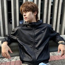 Prada普拉达💥独家专供新款原单男士休闲连帽夹克 高端定制 高端版本 时尚百搭爆款⚠️⚠️✨✨进口面料 手感超柔软细腻 Prada普拉达💥独家专供新款原单男士休闲连帽夹克 高端定制 高端版本 时尚百搭爆款⚠️⚠️✨✨进口面料 手感超柔软细腻