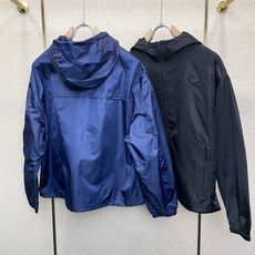 Prada普拉达💥独家专供新款原单男士休闲连帽夹克 高端定制 高端版本 时尚百搭爆款⚠️⚠️✨✨进口面料 手感超柔软细腻 Prada普拉达💥独家专供新款原单男士休闲连帽夹克 高端定制 高端版本 时尚百搭爆款⚠️⚠️✨✨进口面料 手感超柔软细腻