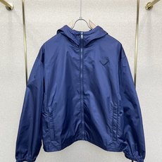 Prada普拉达💥独家专供新款原单男士休闲连帽夹克 高端定制 高端版本 时尚百搭爆款⚠️⚠️✨✨进口面料 手感超柔软细腻 Prada普拉达💥独家专供新款原单男士休闲连帽夹克 高端定制 高端版本 时尚百搭爆款⚠️⚠️✨✨进口面料 手感超柔软细腻