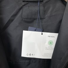 Prada普拉达💥独家专供新款原单男士休闲连帽夹克 高端定制 高端版本 时尚百搭爆款⚠️⚠️✨✨进口面料 手感超柔软细腻 Prada普拉达💥独家专供新款原单男士休闲连帽夹克 高端定制 高端版本 时尚百搭爆款⚠️⚠️✨✨进口面料 手感超柔软细腻