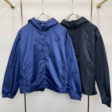 Prada普拉达💥独家专供新款原单男士休闲连帽夹克 高端定制 高端版本 时尚百搭爆款⚠️⚠️✨✨进口面料 手感超柔软细腻 Prada普拉达💥独家专供新款原单男士休闲连帽夹克 高端定制 高端版本 时尚百搭爆款⚠️⚠️✨✨进口面料 手感超柔软细腻