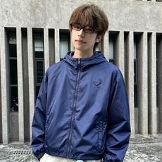 Prada普拉达💥独家专供新款原单男士休闲连帽夹克 高端定制 高端版本 时尚百搭爆款⚠️⚠️✨✨进口面料 手感超柔软细腻 Prada普拉达💥独家专供新款原单男士休闲连帽夹克 高端定制 高端版本 时尚百搭爆款⚠️⚠️✨✨进口面料 手感超柔软细腻