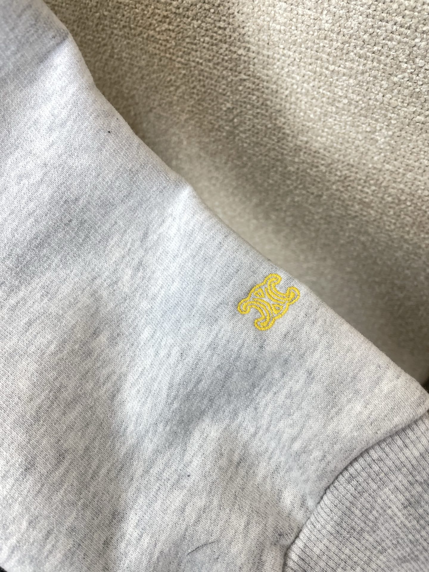 CELINE赛琳👚独家专供👚新款女装休闲卫衣 高端版本！独特设计 专柜定制面料 透气舒适度高 细节无可挑剔，品牌元素设计