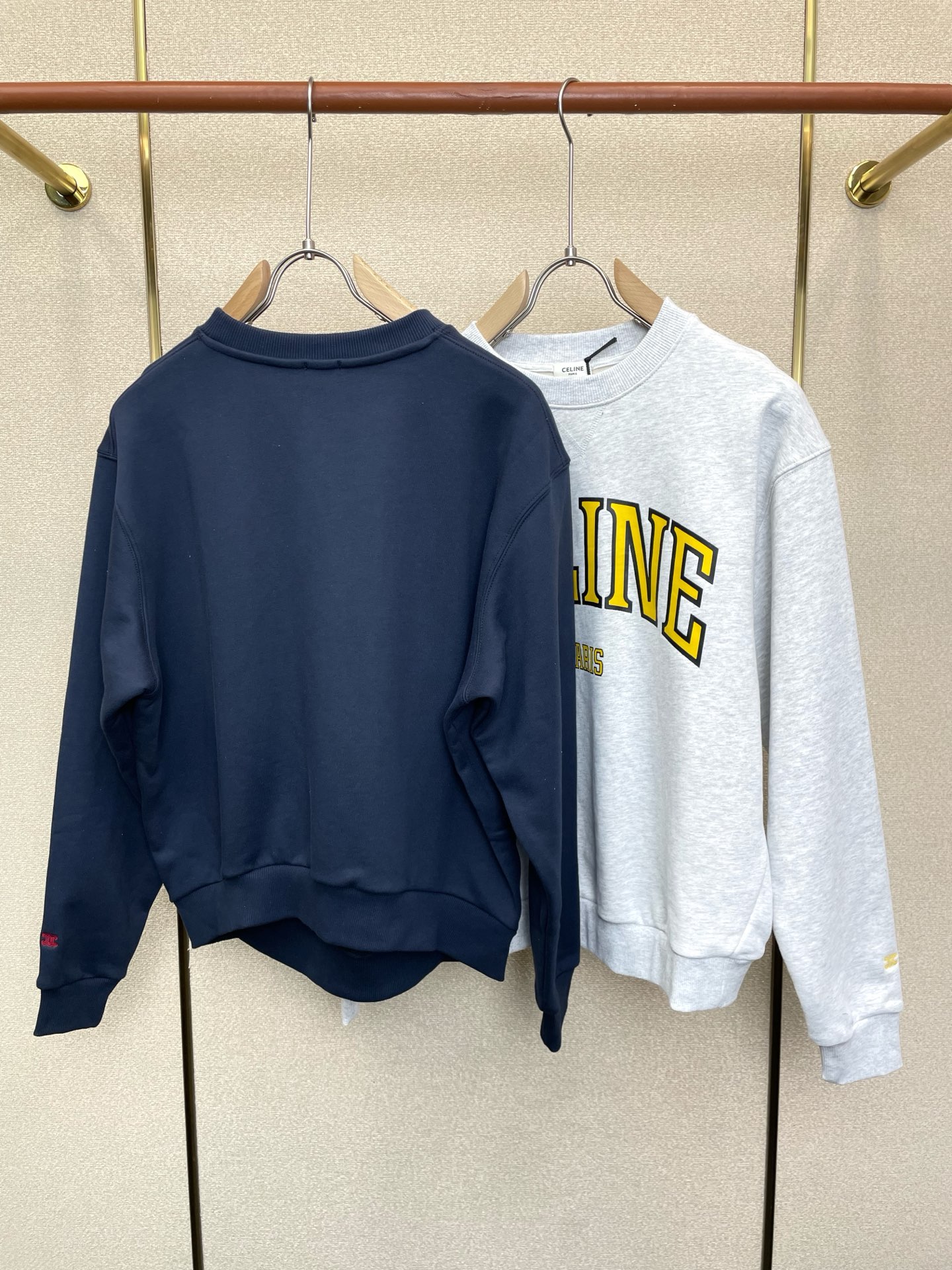 CELINE赛琳👚独家专供👚新款女装休闲卫衣 高端版本！独特设计 专柜定制面料 透气舒适度高 细节无可挑剔，品牌元素设计