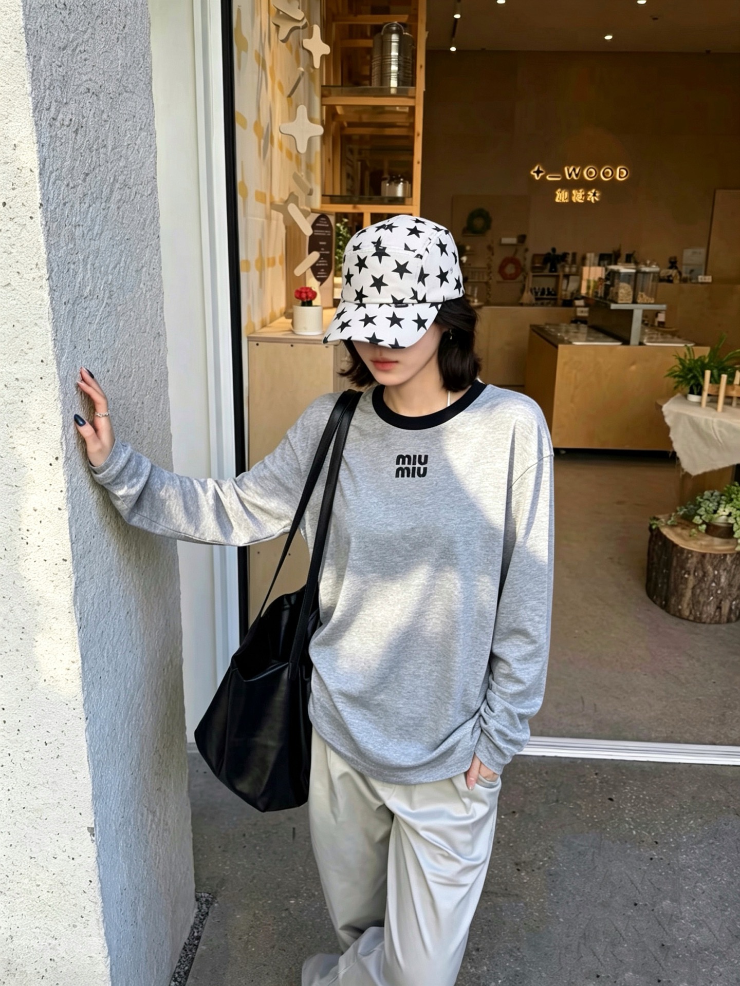 Miumiu谬谬👚独家专供👚新款女装休闲长袖 高端版本！独特设计 专柜定制面料 透气舒适度高，细节无可挑剔，品牌元素设计