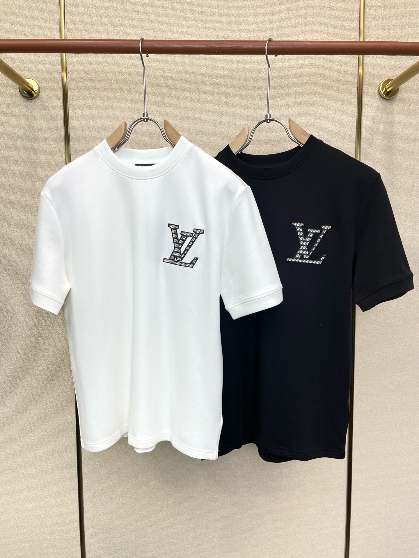 Louis Vuitton路易威登💥砸锅卖铁都要上的新款新款原单男士休闲短袖 高端定制 高端版本 时尚百搭爆款⚠️⚠️✨