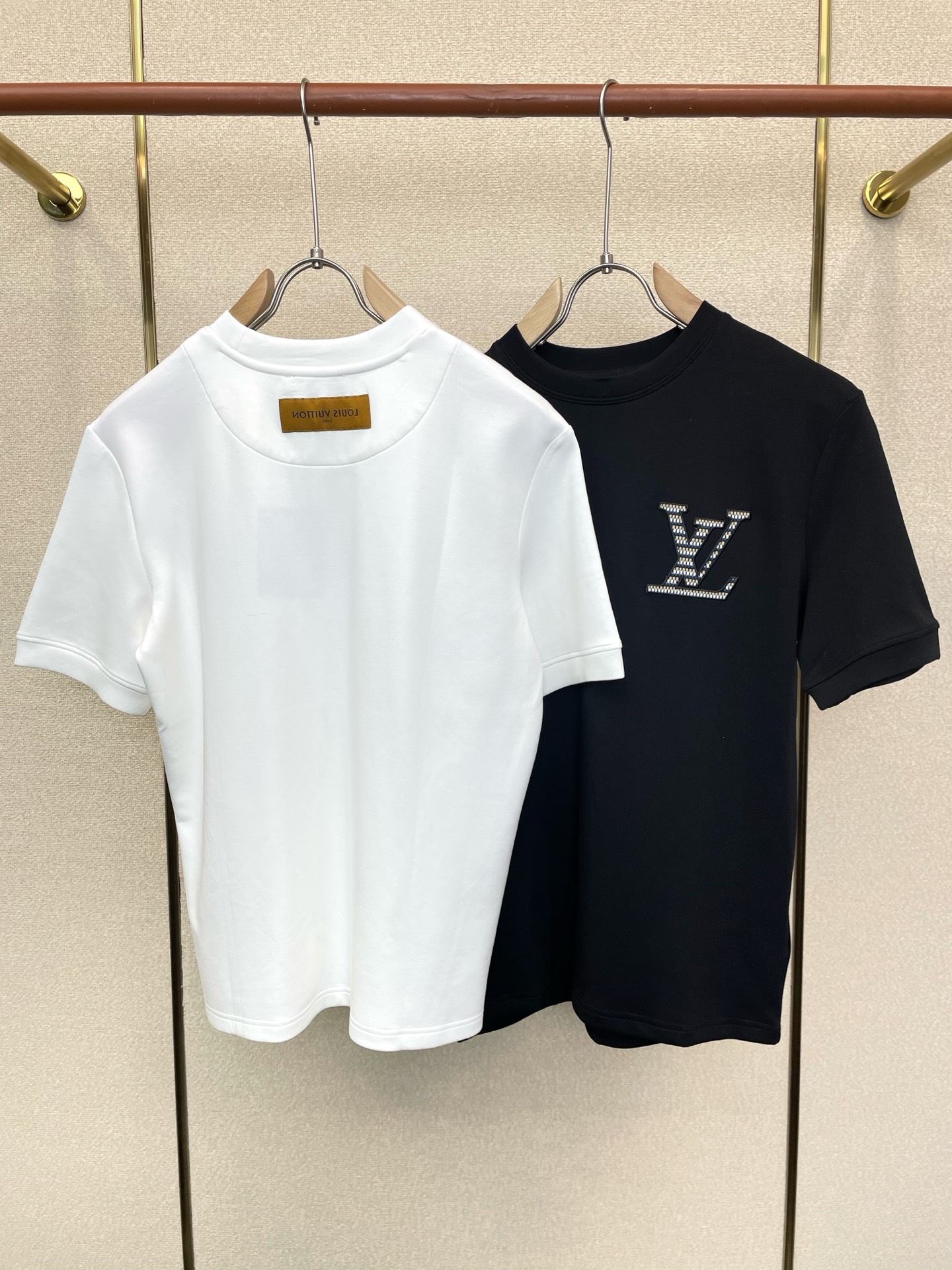 Louis Vuitton路易威登💥砸锅卖铁都要上的新款新款原单男士休闲短袖 高端定制 高端版本 时尚百搭爆款⚠️⚠️✨