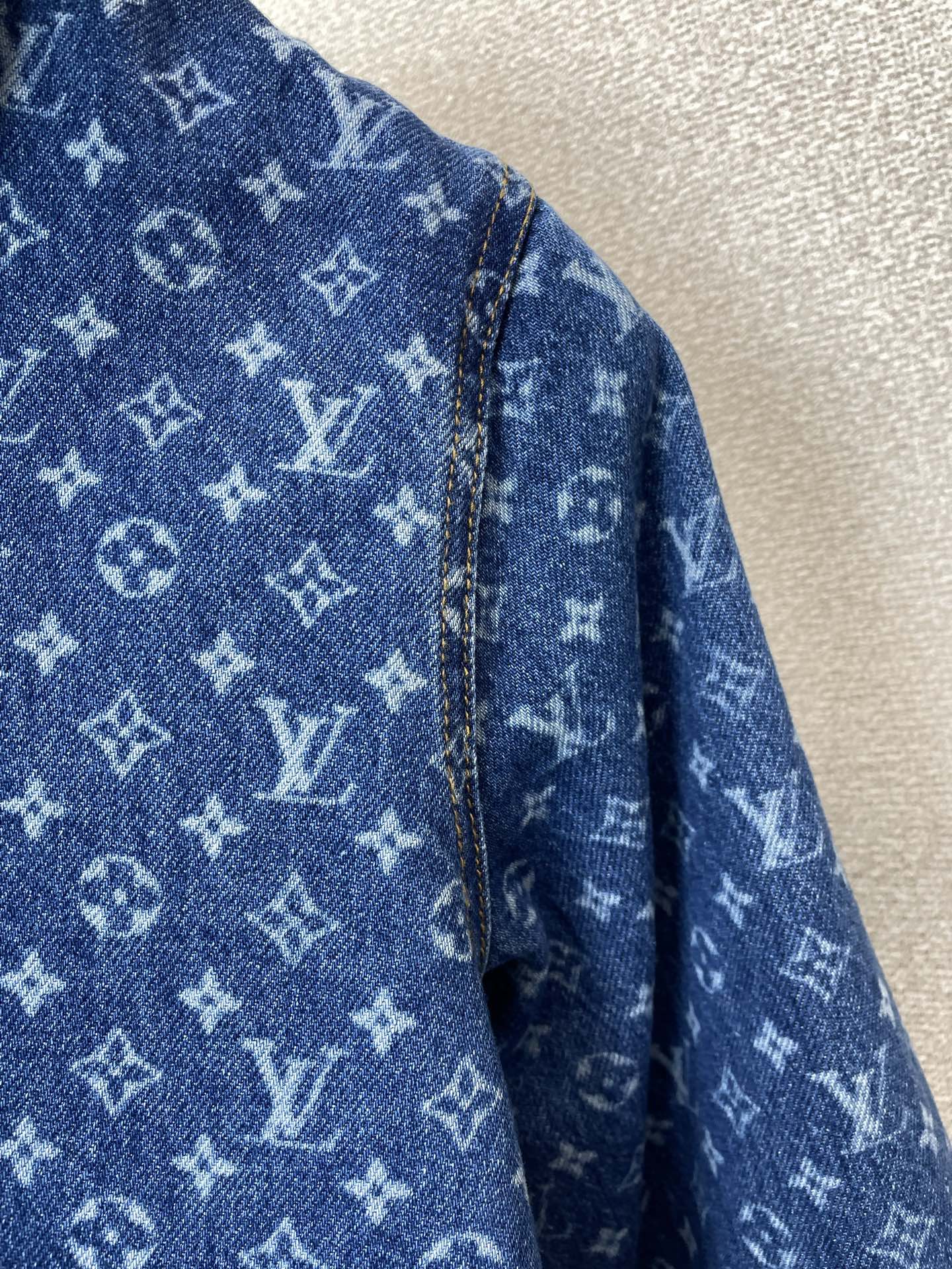Louis Vuitton路易威登👚砸锅卖铁都要上的新款👚新款女装休闲牛仔衬衫 高端版本!独特设计 专柜定制面料 透气舒 Louis Vuitton路易威登👚砸锅卖铁都要上的新款👚新款女装休闲牛仔衬衫 高端版本!独特设计 专柜定制面料 透气舒