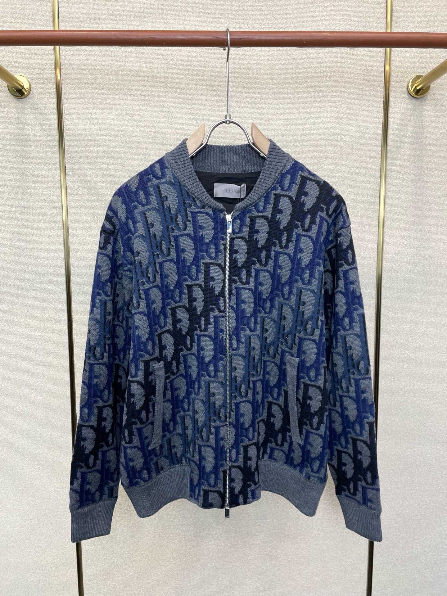 Dior迪奥💥砸锅卖铁都要上的新款新款原单男士休闲拉链毛衣衫 高端定制 高端版本 时尚百搭爆款⚠️⚠️✨✨进口面料 手感 Dior迪奥💥砸锅卖铁都要上的新款新款原单男士休闲拉链毛衣衫 高端定制 高端版本 时尚百搭爆款⚠️⚠️✨✨进口面料 手感
