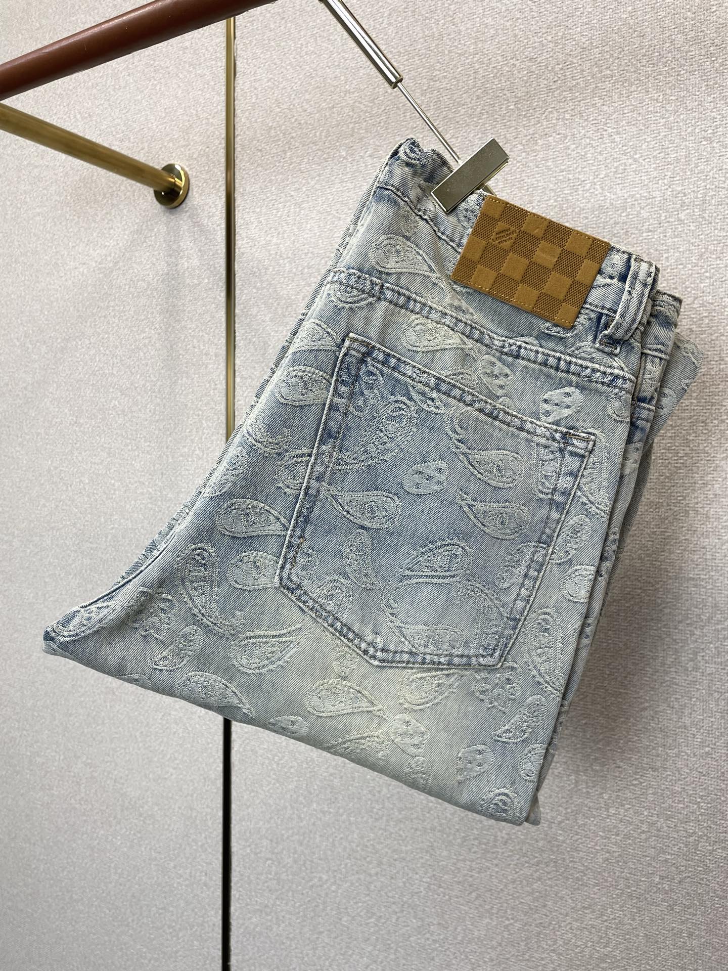 Louis Vuitton路易威登💥砸锅卖铁都要上的新款新款休闲直筒牛仔裤👖高端版本 专柜定制面料 透气舒适度高,细节无 Louis Vuitton路易威登💥砸锅卖铁都要上的新款新款休闲直筒牛仔裤👖高端版本 专柜定制面料 透气舒适度高,细节无