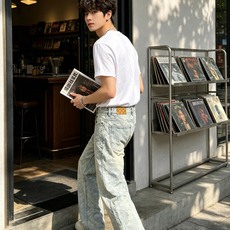Louis Vuitton路易威登💥砸锅卖铁都要上的新款新款休闲直筒牛仔裤👖高端版本 专柜定制面料 透气舒适度高,细节无 Louis Vuitton路易威登💥砸锅卖铁都要上的新款新款休闲直筒牛仔裤👖高端版本 专柜定制面料 透气舒适度高,细节无