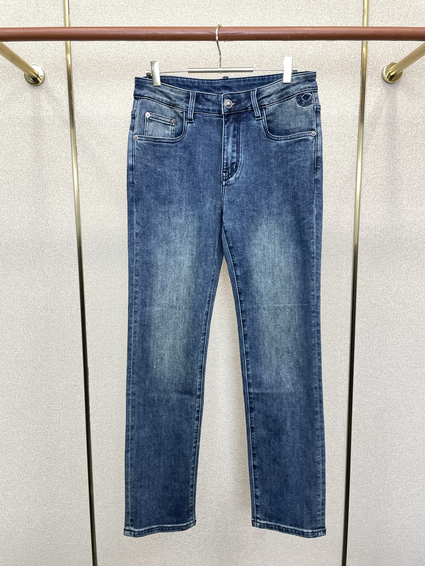 BERLUTI布鲁提💥砸锅卖铁都要上的新款新款牛仔裤👖高端版本!专柜定制面料 透气舒适度高,细节无可挑剔,品牌元素设计理 BERLUTI布鲁提💥砸锅卖铁都要上的新款新款牛仔裤👖高端版本!专柜定制面料 透气舒适度高,细节无可挑剔,品牌元素设计理