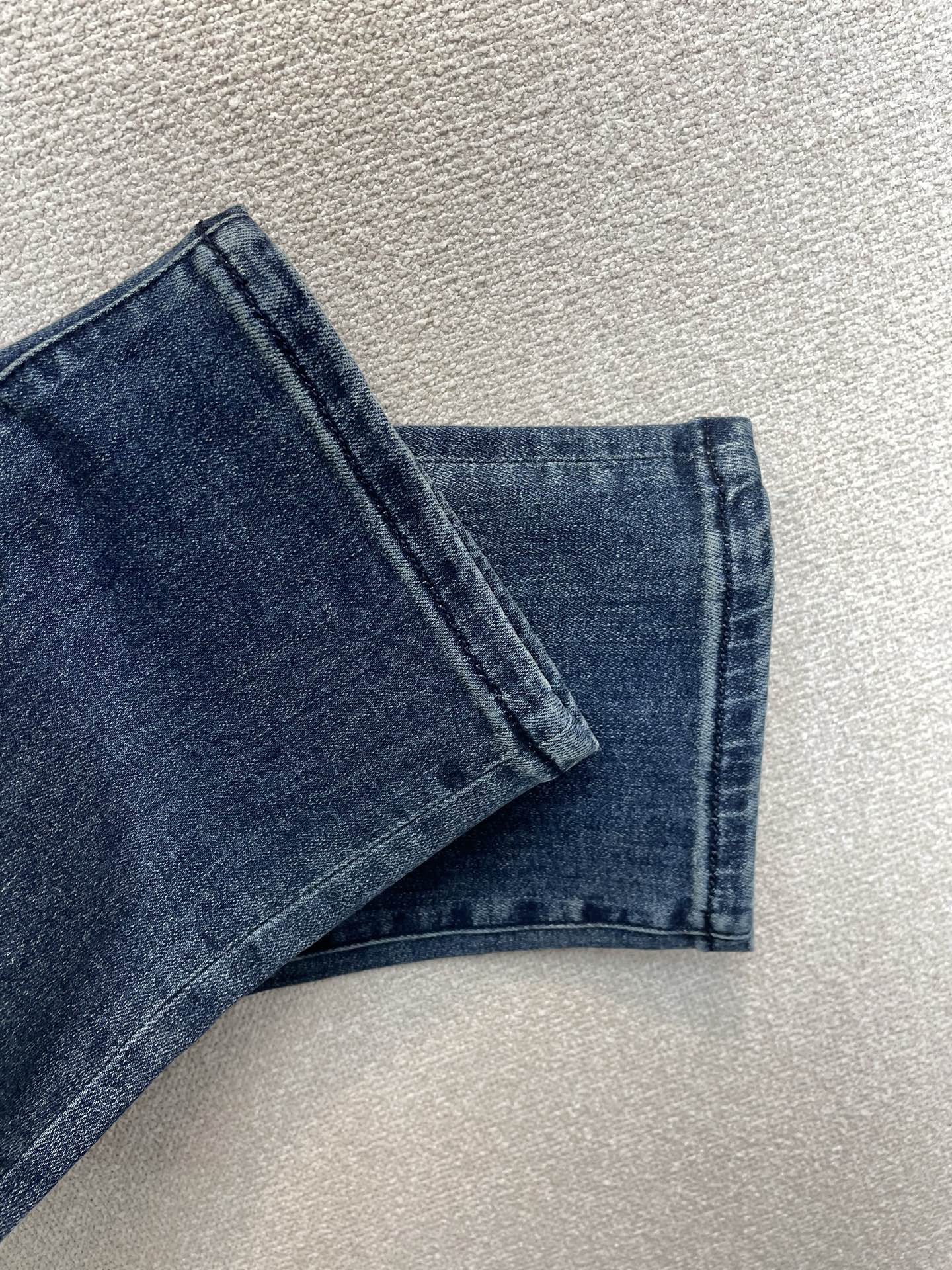 BERLUTI布鲁提💥砸锅卖铁都要上的新款新款牛仔裤👖高端版本!专柜定制面料 透气舒适度高,细节无可挑剔,品牌元素设计理 BERLUTI布鲁提💥砸锅卖铁都要上的新款新款牛仔裤👖高端版本!专柜定制面料 透气舒适度高,细节无可挑剔,品牌元素设计理