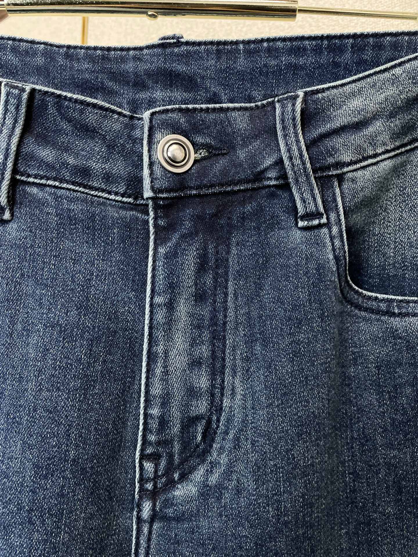 BERLUTI布鲁提💥砸锅卖铁都要上的新款新款牛仔裤👖高端版本!专柜定制面料 透气舒适度高,细节无可挑剔,品牌元素设计理 BERLUTI布鲁提💥砸锅卖铁都要上的新款新款牛仔裤👖高端版本!专柜定制面料 透气舒适度高,细节无可挑剔,品牌元素设计理