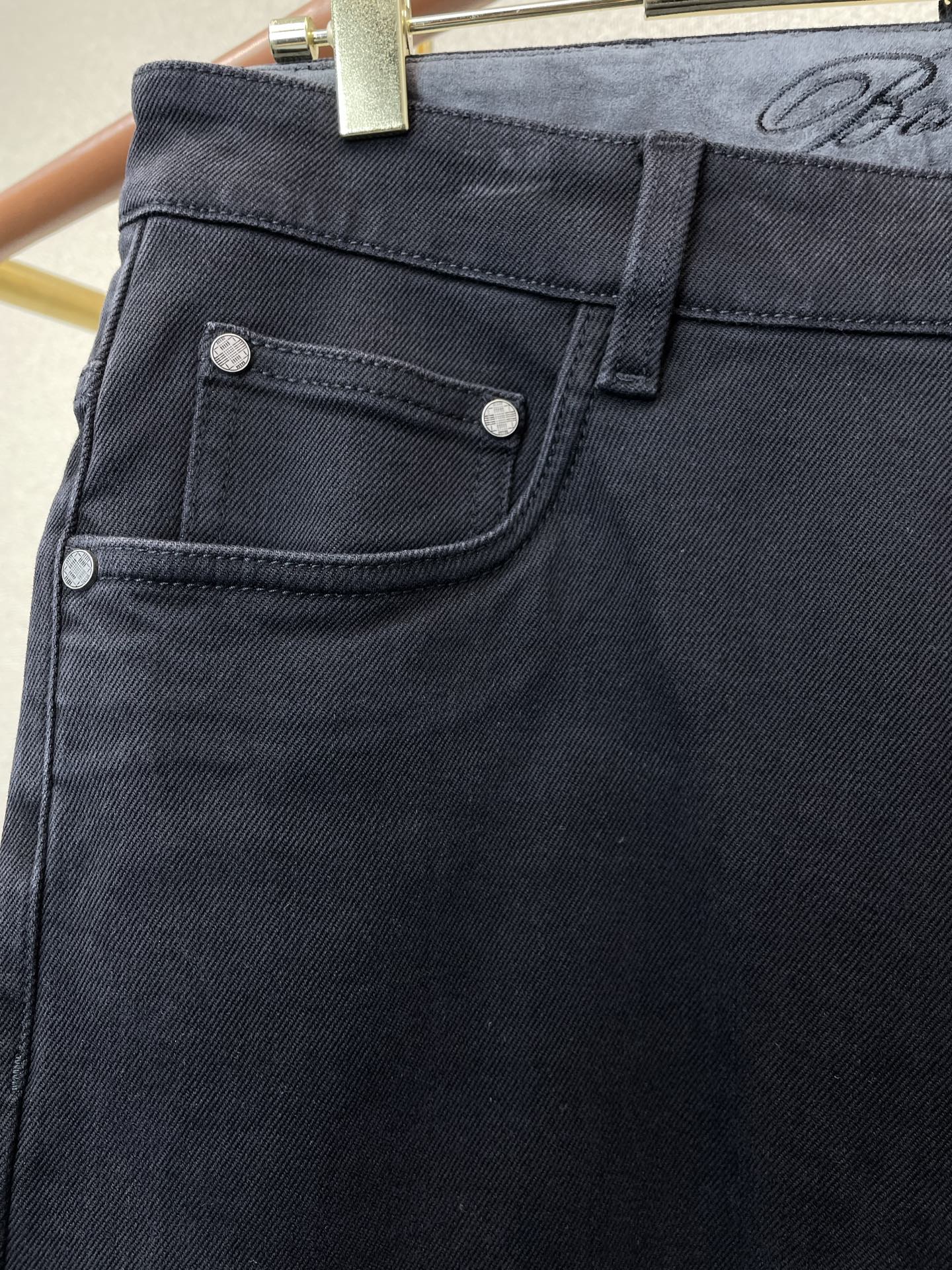 Burberry巴宝莉💥砸锅卖铁都要上的新款新款牛仔裤👖高端版本！专柜定制面料 透气舒适度高，细节无可挑剔，品牌元素设计