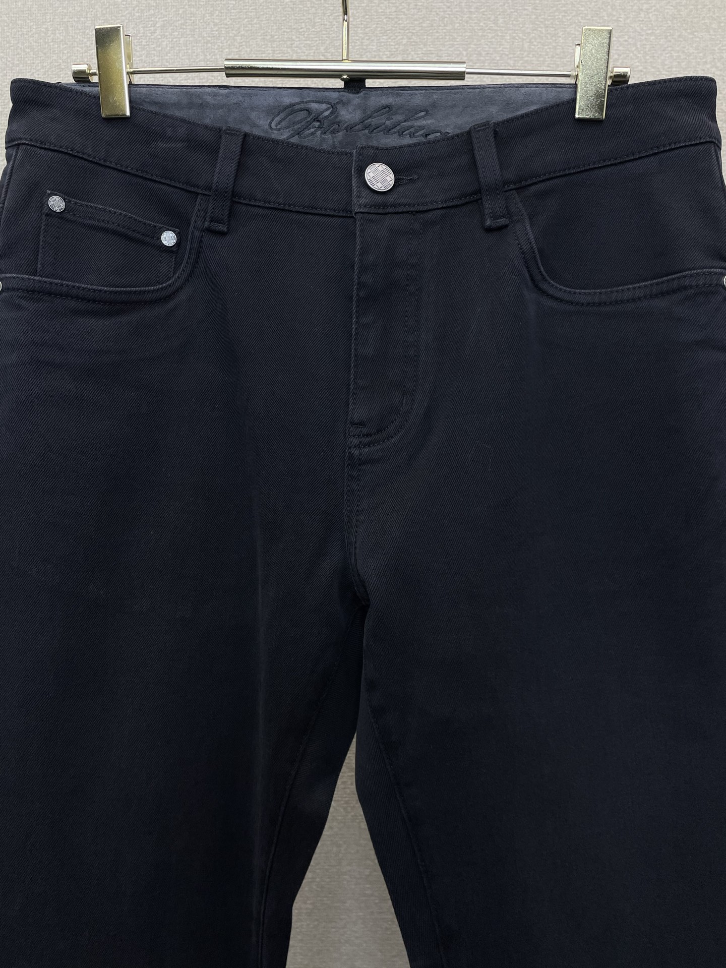 Burberry巴宝莉💥砸锅卖铁都要上的新款新款牛仔裤👖高端版本！专柜定制面料 透气舒适度高，细节无可挑剔，品牌元素设计