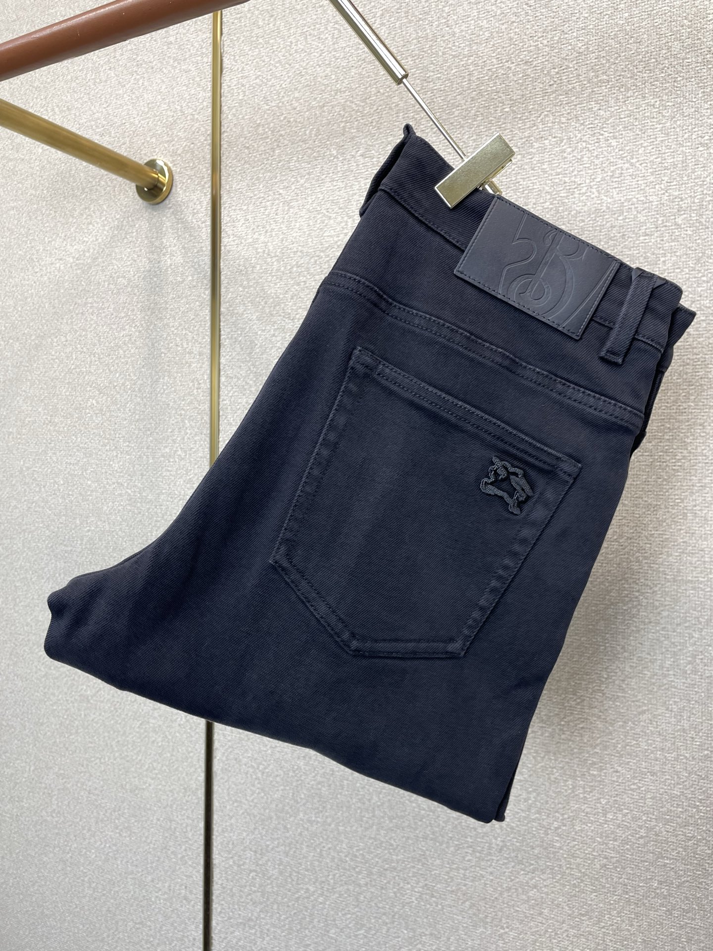 Burberry巴宝莉💥砸锅卖铁都要上的新款新款牛仔裤👖高端版本！专柜定制面料 透气舒适度高，细节无可挑剔，品牌元素设计