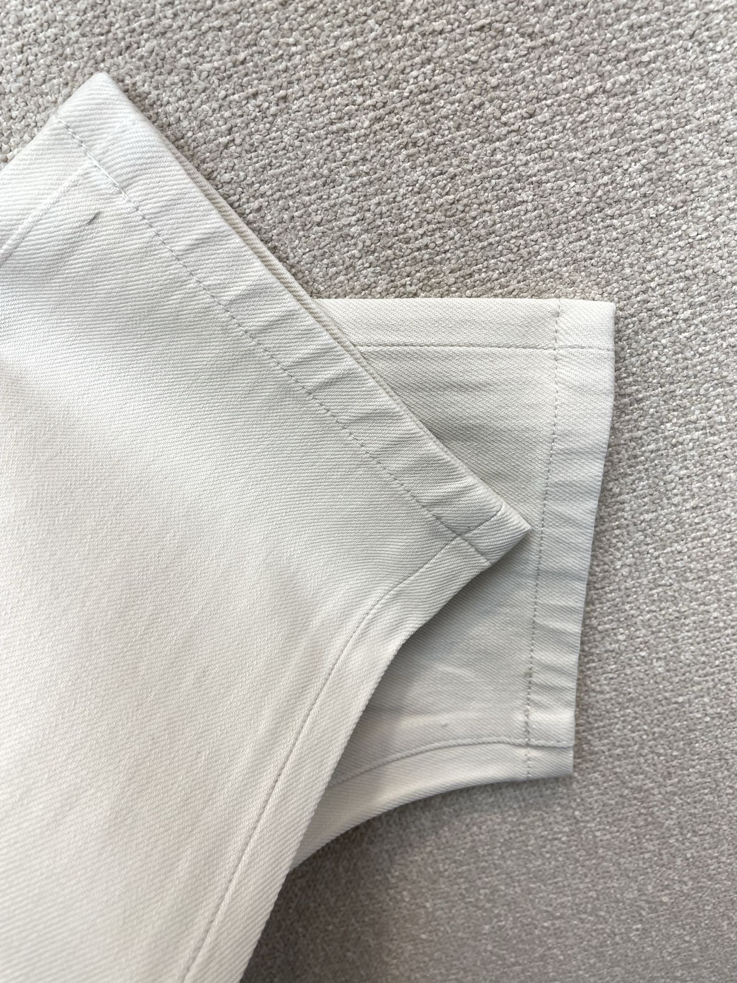 Brioni布里奥尼💥砸锅卖铁都要上的新款新款牛仔裤👖高端版本！专柜定制面料 透气舒适度高，细节无可挑剔，品牌元素设计理