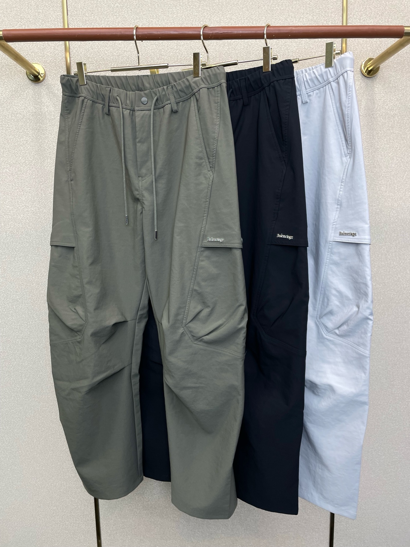 Balenciaga巴黎世家💥砸锅卖铁都要上的新款新款休闲裤 高端版本！专柜定制面料 透气舒适度高，细节无可挑剔，品牌元