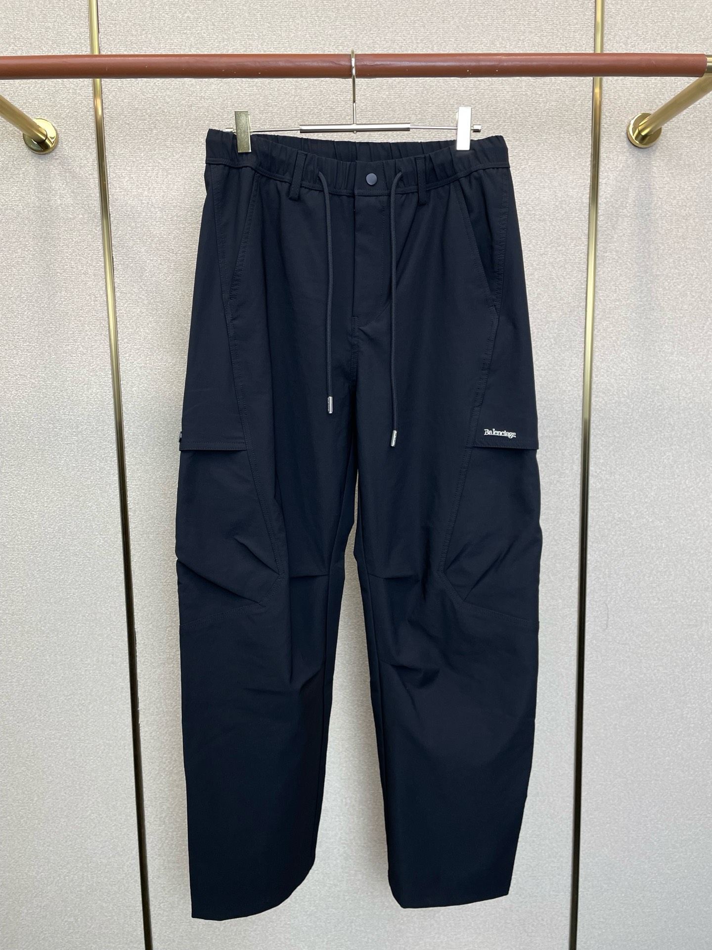 Balenciaga巴黎世家💥砸锅卖铁都要上的新款新款休闲裤 高端版本！专柜定制面料 透气舒适度高，细节无可挑剔，品牌元