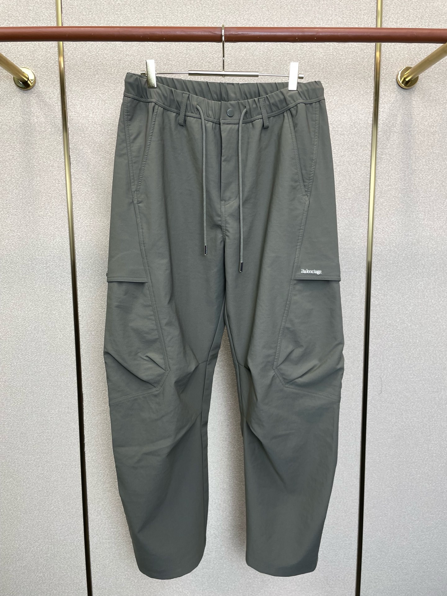 Balenciaga巴黎世家💥砸锅卖铁都要上的新款新款休闲裤 高端版本！专柜定制面料 透气舒适度高，细节无可挑剔，品牌元