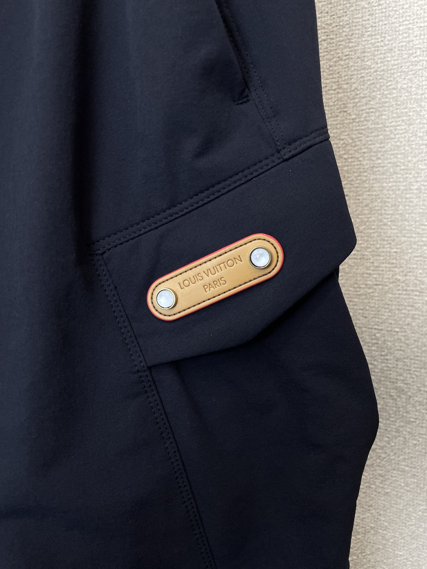 Louis Vuitton路易威登💥砸锅卖铁都要上的新款新款休闲裤 高端版本！专柜定制面料 透气舒适度高，细节无可挑剔，