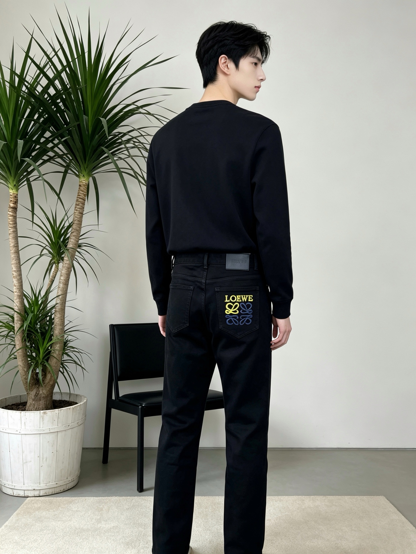 LOEWE罗意威💥砸锅卖铁都要上的新款新款休闲牛仔裤👖高端版本 专柜定制面料 透气舒适度高，细节无可挑剔，品牌元素设计理