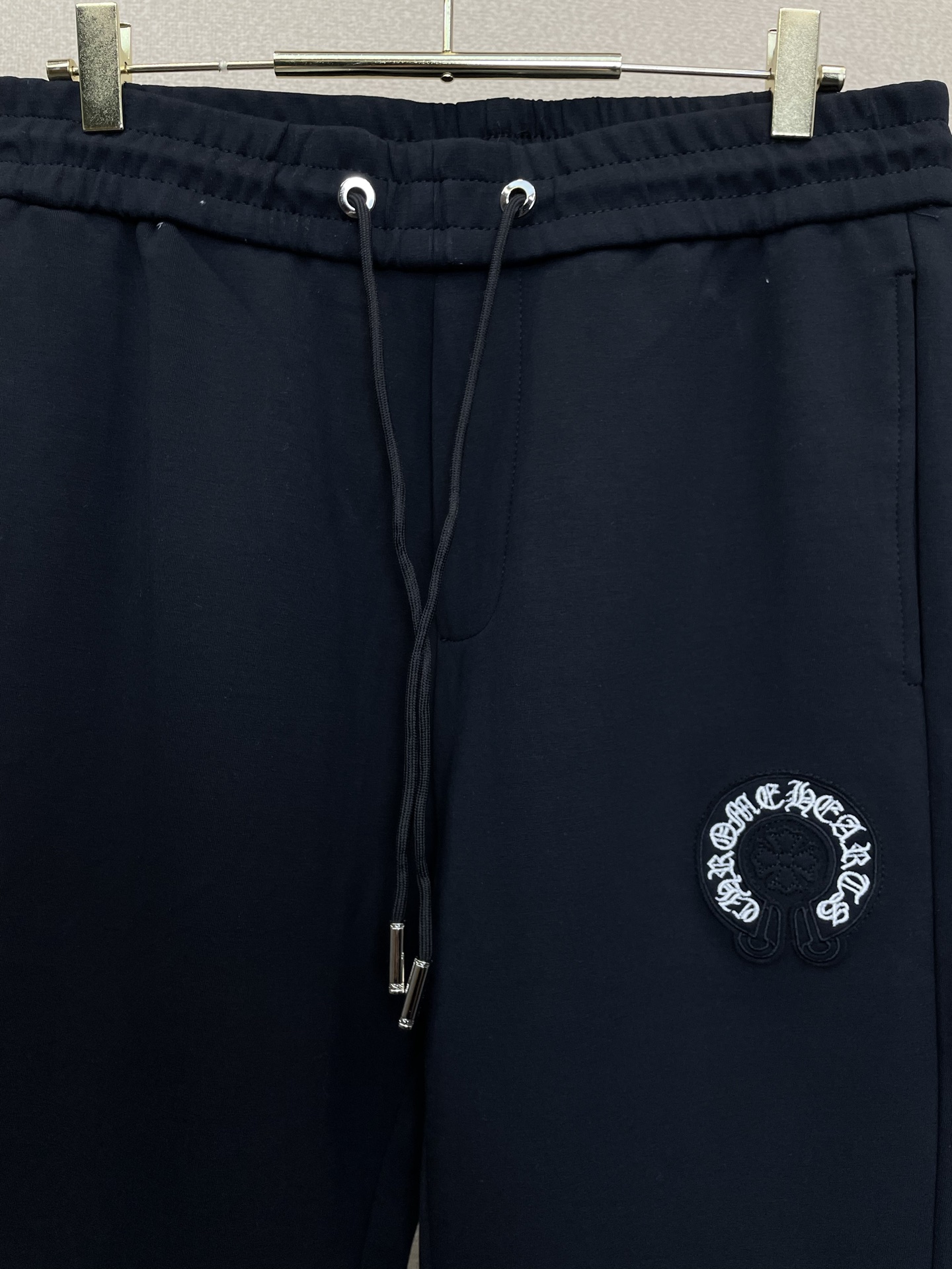 Chrome hearts克罗心💥独家专供新款休闲裤 高端版本！专柜定制面料 透气舒适度高，细节无可挑剔，品牌元素设计理