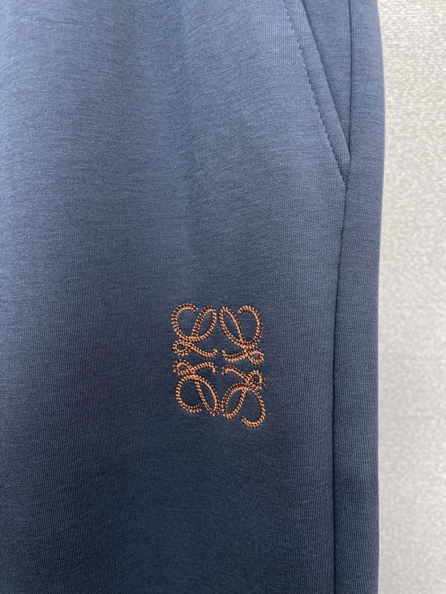 LOEWE罗意威💥独家专供新款休闲裤 螺纹收口休闲裤 高端版本！专柜定制面料 透气舒适度高，细节无可挑剔，品牌元素设计理