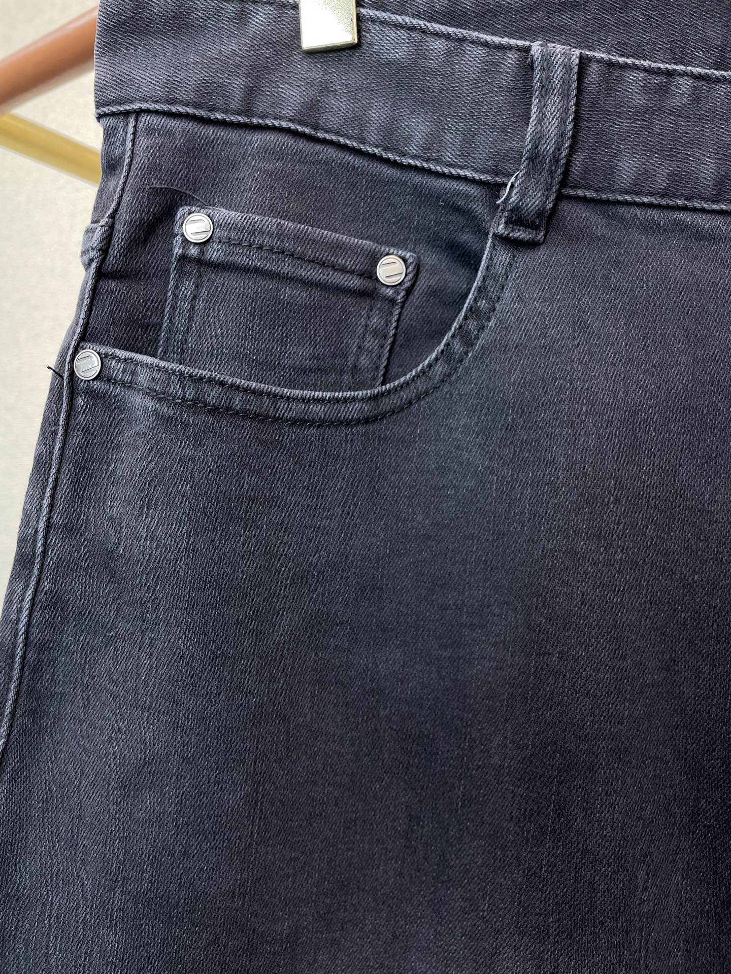 ZEGNA杰尼亚💥独家专供新款牛仔裤👖高端版本！专柜定制面料 透气舒适度高，细节无可挑剔，品牌元素设计理念，体现高品质。