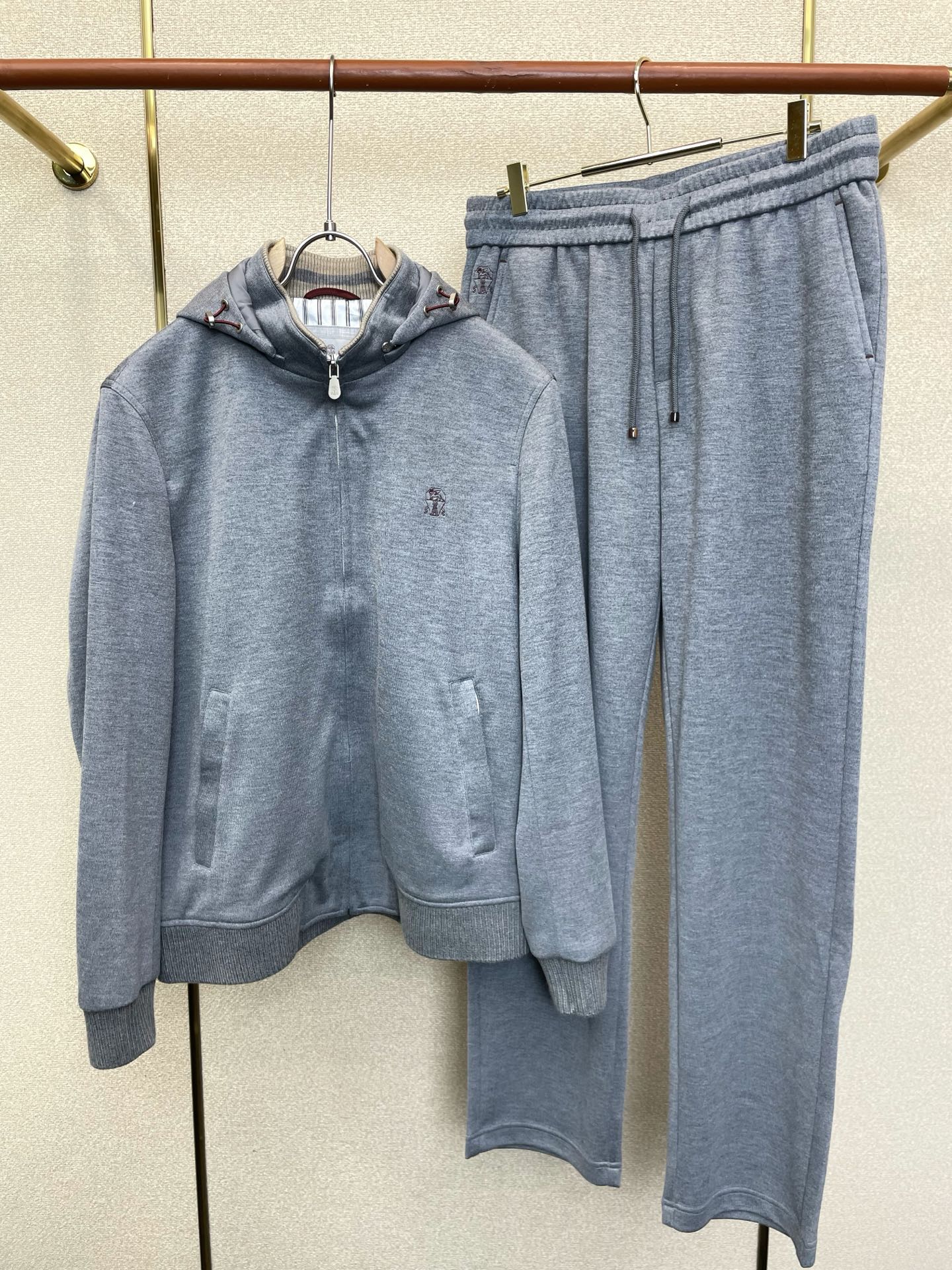 /套。BC-Brunello Cucineli 布鲁内洛·库奇内利💥独家专供新款休闲运动套装 高端版本!专柜定制面料 透 /套。BC-Brunello Cucineli 布鲁内洛·库奇内利💥独家专供新款休闲运动套装 高端版本!专柜定制面料 透