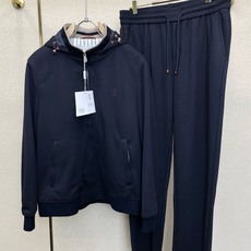 /套。BC-Brunello Cucineli 布鲁内洛·库奇内利💥独家专供新款休闲运动套装 高端版本!专柜定制面料 透 /套。BC-Brunello Cucineli 布鲁内洛·库奇内利💥独家专供新款休闲运动套装 高端版本!专柜定制面料 透