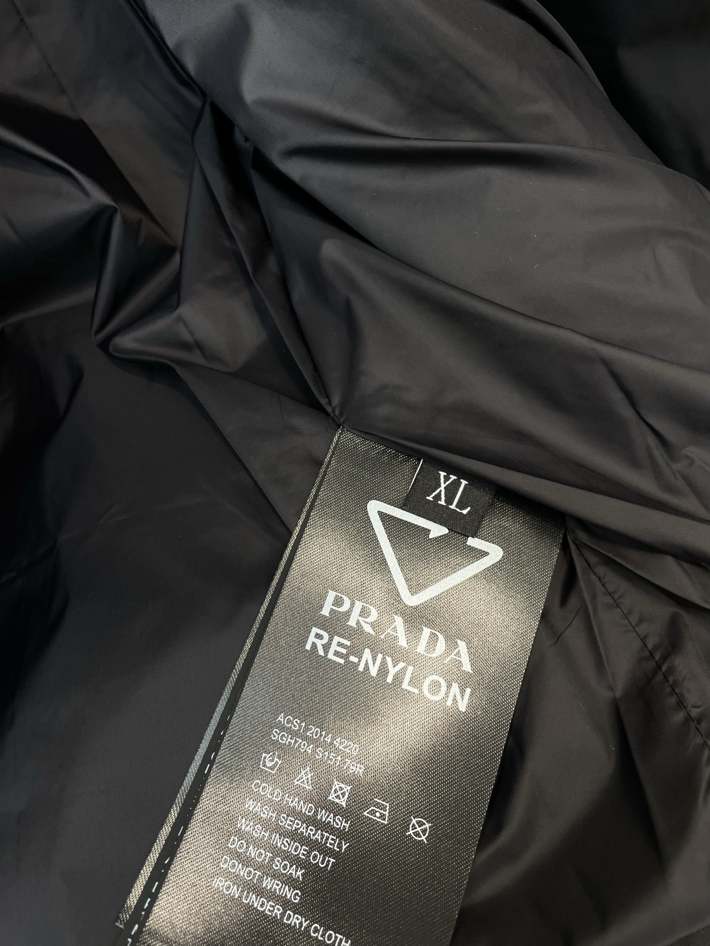 羽绒服-Prada普拉达💥独家专供最新时尚夹克 经典设计感与颜值爆棚的外套,品质更是无法挑剔品控可以直接入手,不容过错的 羽绒服-Prada普拉达💥独家专供最新时尚夹克 经典设计感与颜值爆棚的外套,品质更是无法挑剔品控可以直接入手,不容过错的