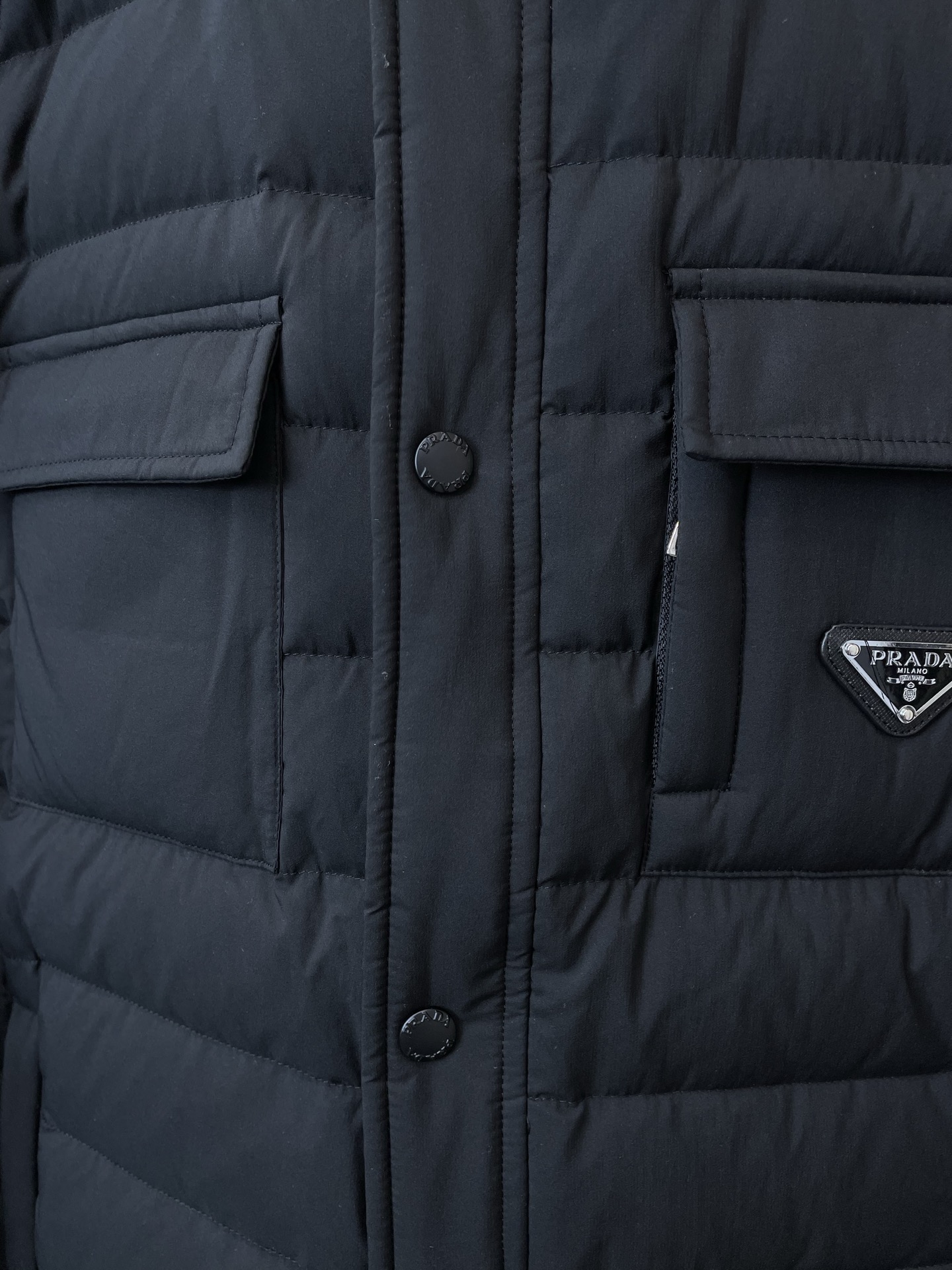 羽绒服-Prada普拉达💥独家专供最新时尚夹克 经典设计感与颜值爆棚的外套,品质更是无法挑剔品控可以直接入手,不容过错的 羽绒服-Prada普拉达💥独家专供最新时尚夹克 经典设计感与颜值爆棚的外套,品质更是无法挑剔品控可以直接入手,不容过错的